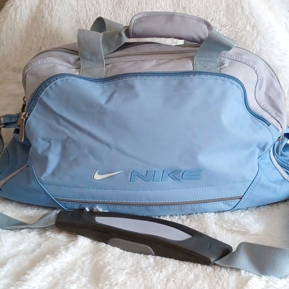 Nike Handbags - Nike Dome Gym Bag